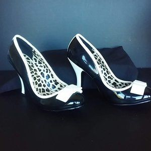PinUp Couture "Smitten" Blk/Wht Patent Pumps NEW